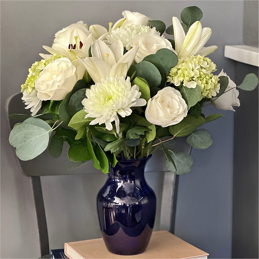 Snowy Dreams Bouquet –  All City Florist Inc, Melbourne FL
